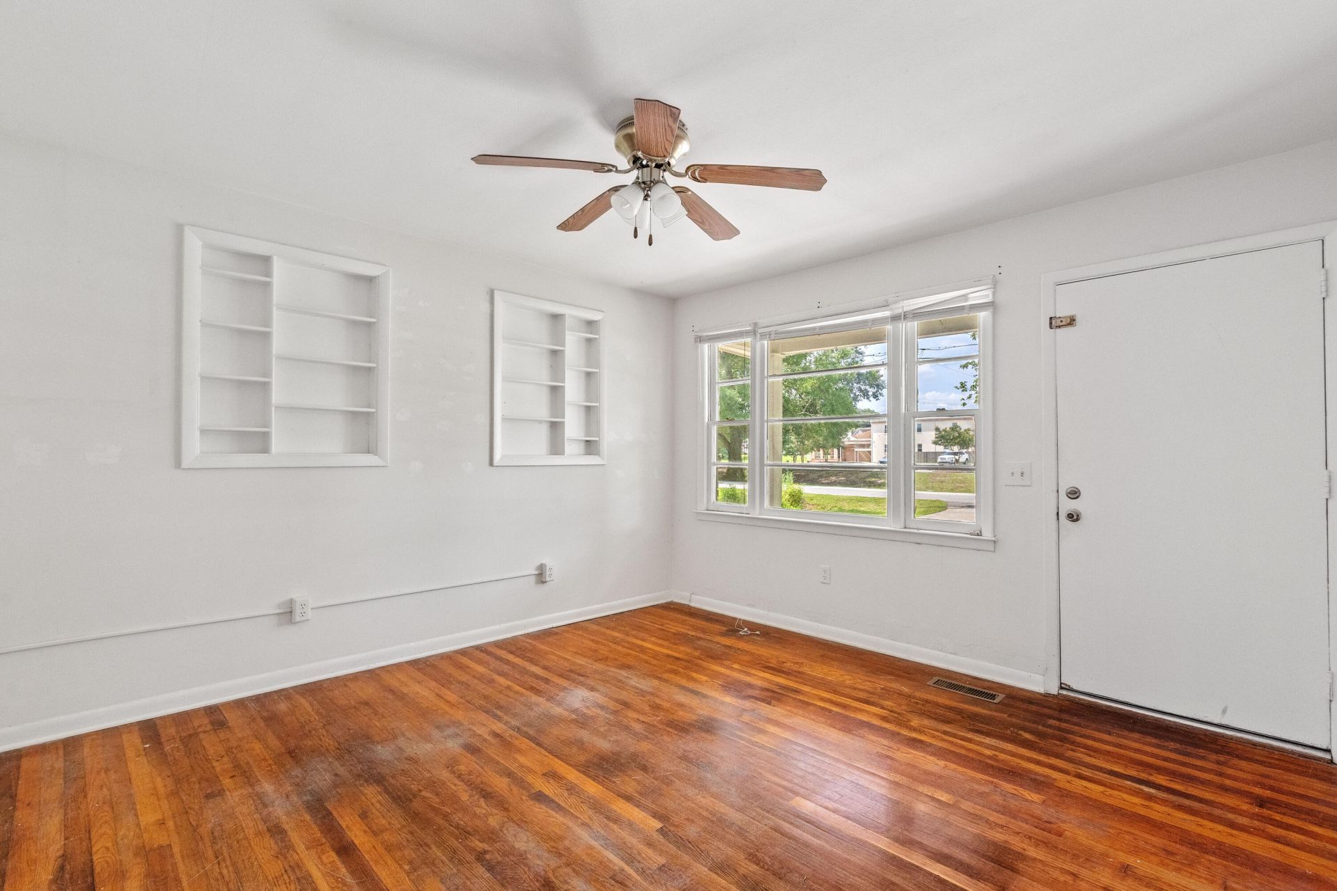 356 Price Street Photo 5