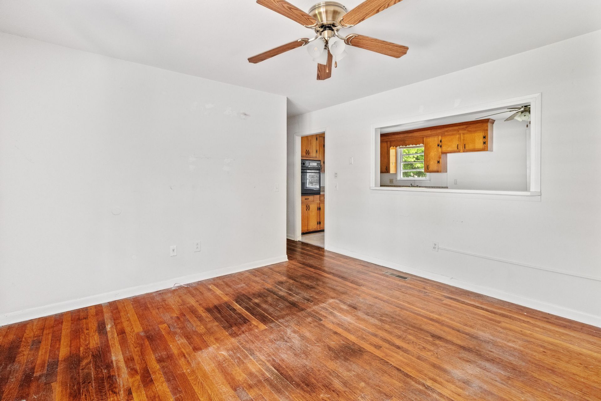 356 Price Street Photo 6