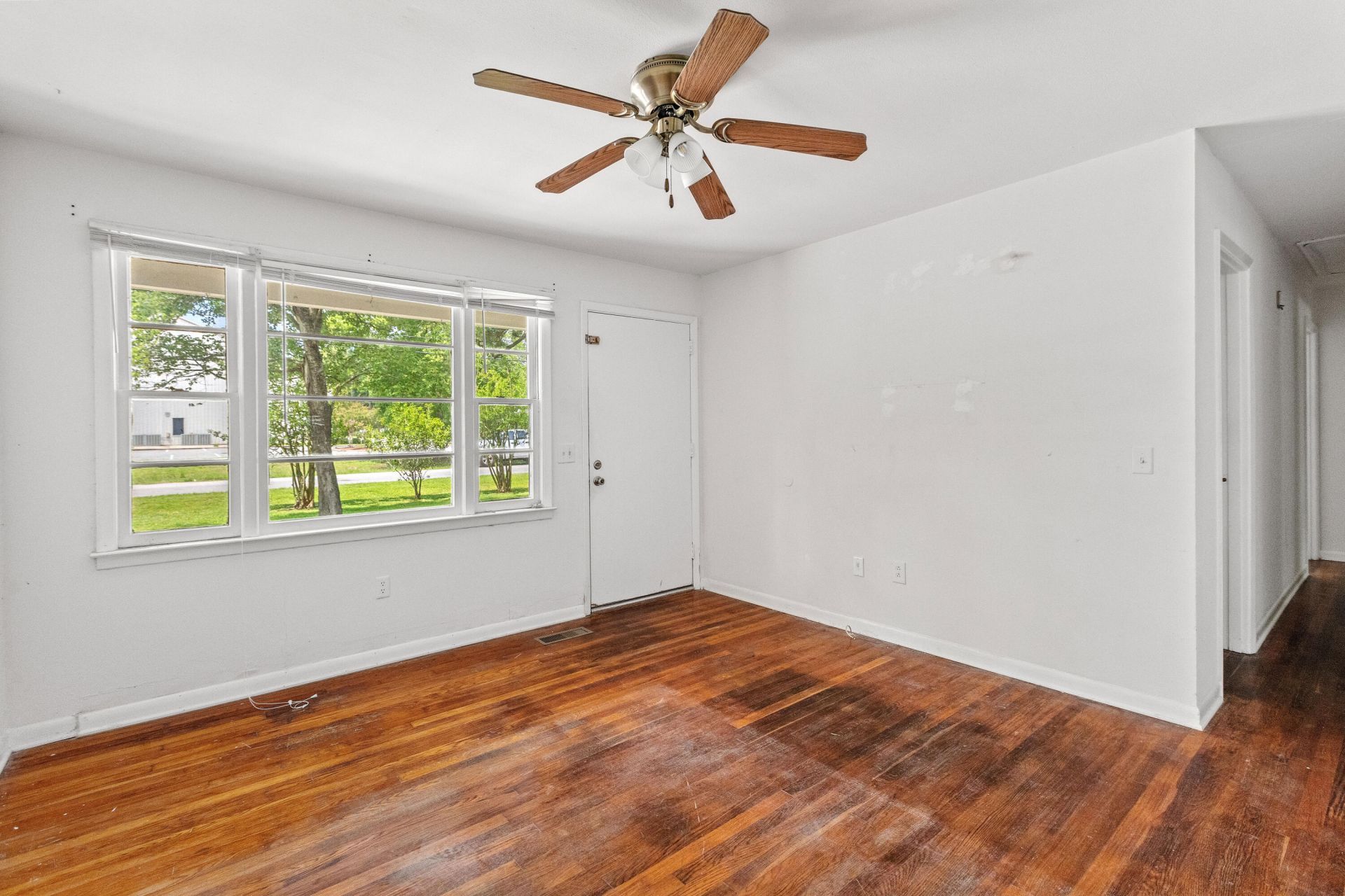 356 Price Street Photo 8