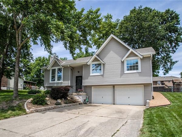 1002 NE Cedar Street, Lee's Summit, MO 64086