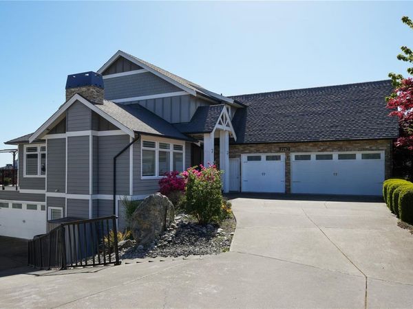 2287 Nicklaus Dr , Langford, BC V9B 0L2