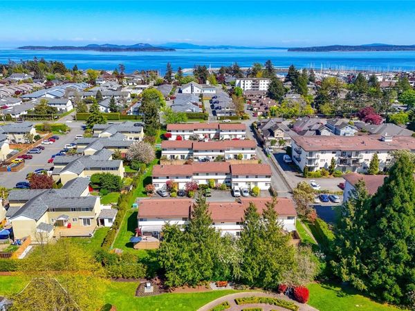 10046 Fifth St, Unit #6, Sidney, BC V8L 2X9