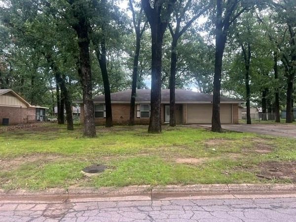 135 46th Street SW, Paris, TX 75460