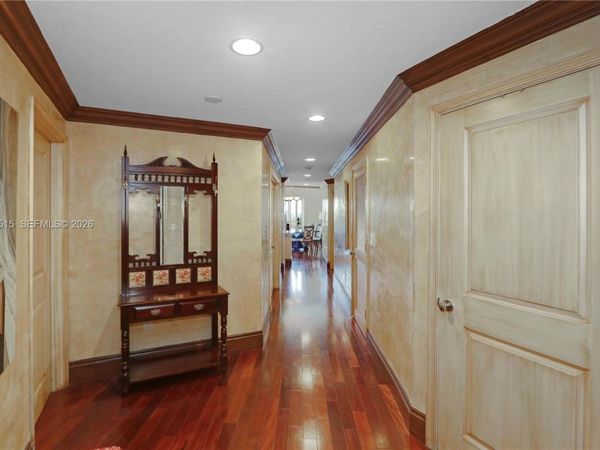 10 Aragon Ave, Unit 1216, Coral Gables, FL 33134