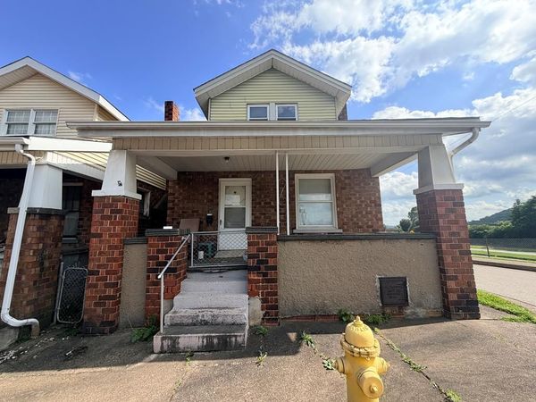 10 9th St, McMechen, WV 26040