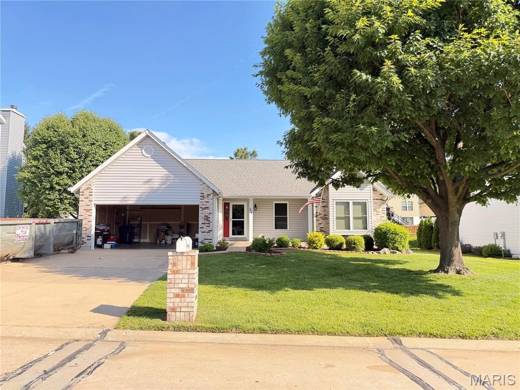 22 Burlington Court , Saint Charles, MO 63304 Main Photo