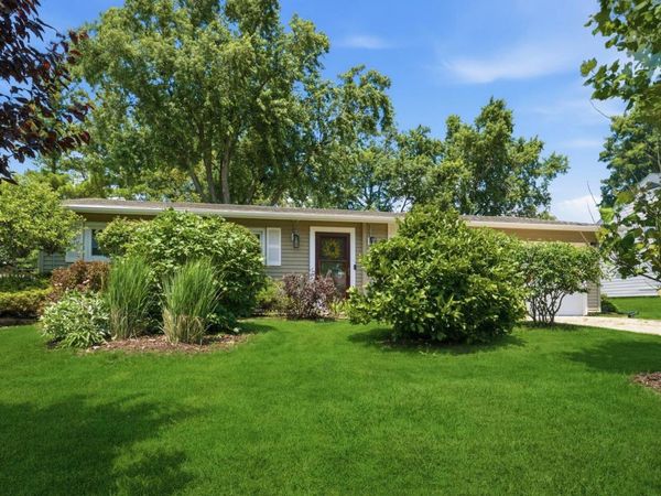10162 Hiawatha Trail, Orland Park, IL 60462
