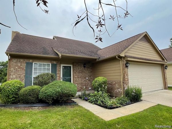 41390 Clinton Drive, Novi, MI 48377