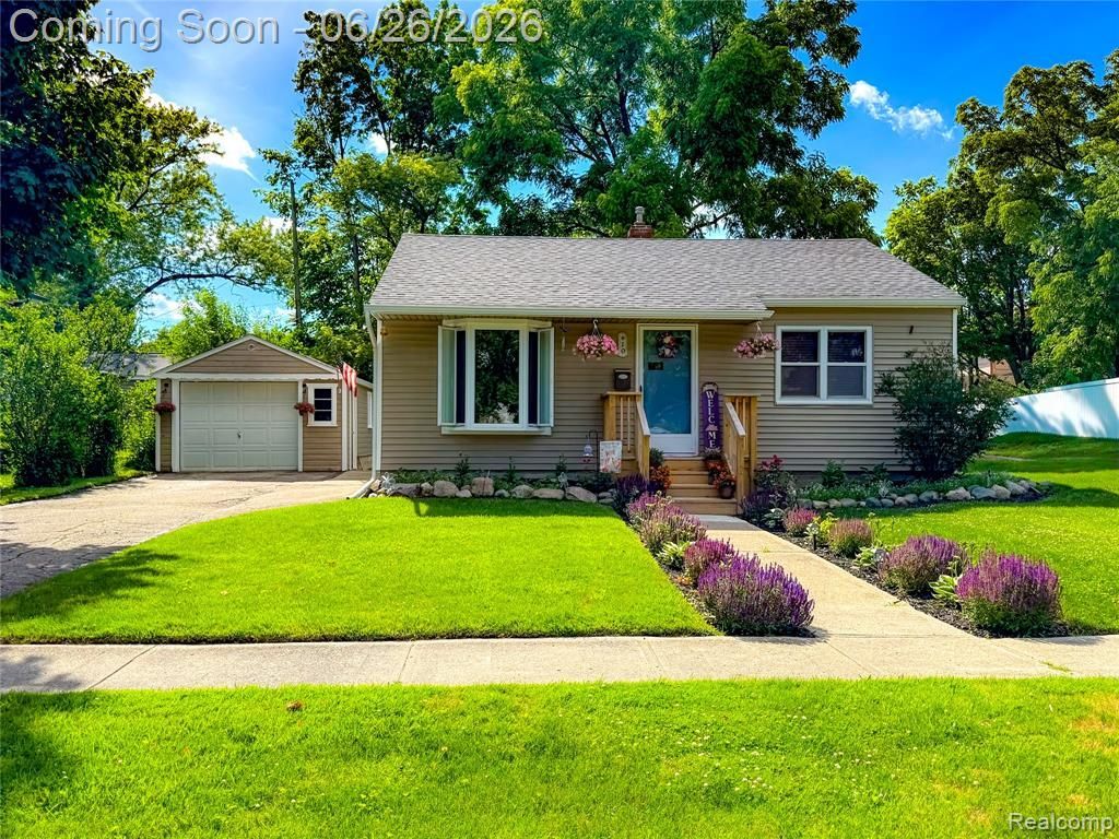 610 N Barnard Street, Howell, MI 48843 Main Photo