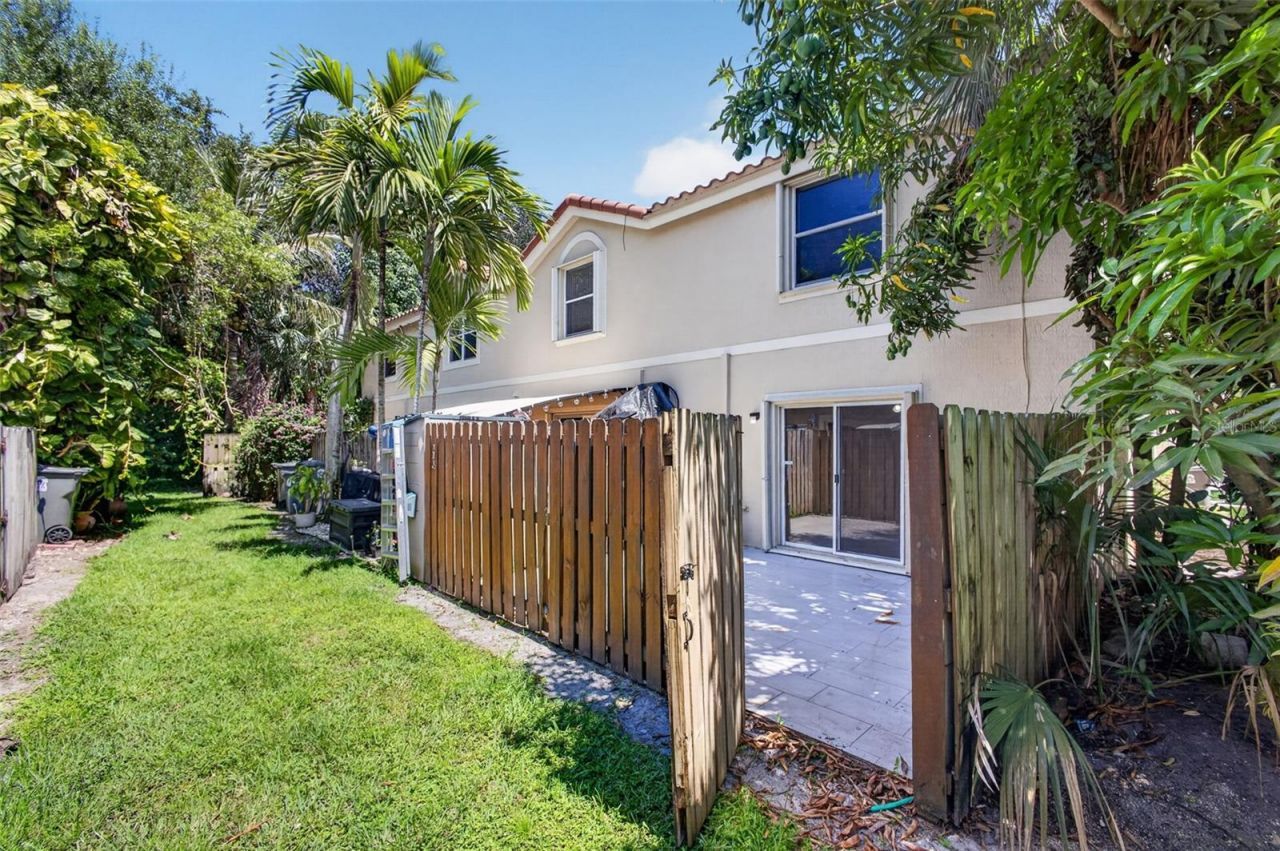 946 Summit Lake Drive , West Palm Beach, FL 33406 Photo
