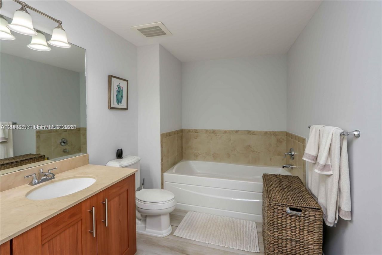 1300 Ponce De Leon Blvd , Unit 500, Coral Gables, FL 33134 Photo