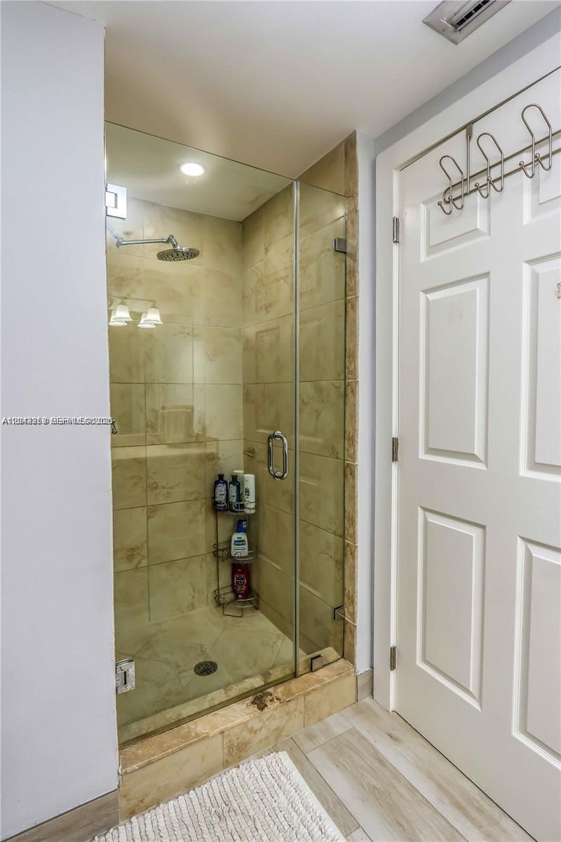 1300 Ponce De Leon Blvd , Unit 500, Coral Gables, FL 33134 Photo