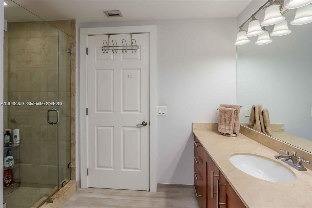 1300 Ponce De Leon Blvd , Unit 500, Coral Gables, FL 33134 Photo