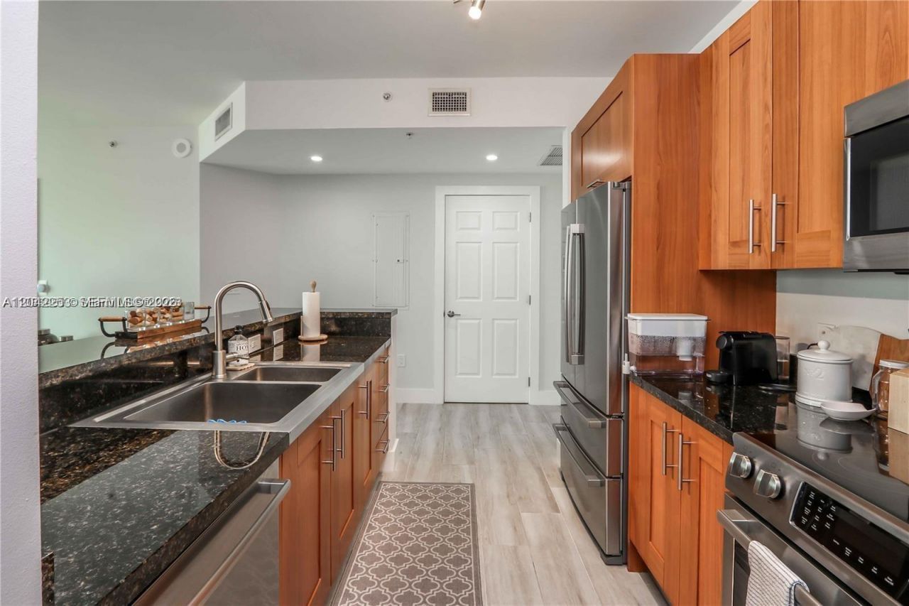1300 Ponce De Leon Blvd , Unit 500, Coral Gables, FL 33134 Photo
