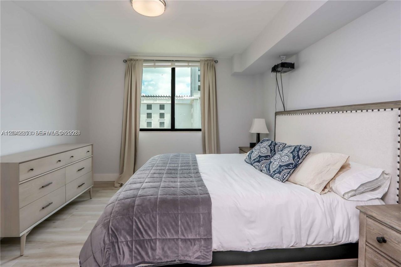 1300 Ponce De Leon Blvd , Unit 500, Coral Gables, FL 33134 Photo