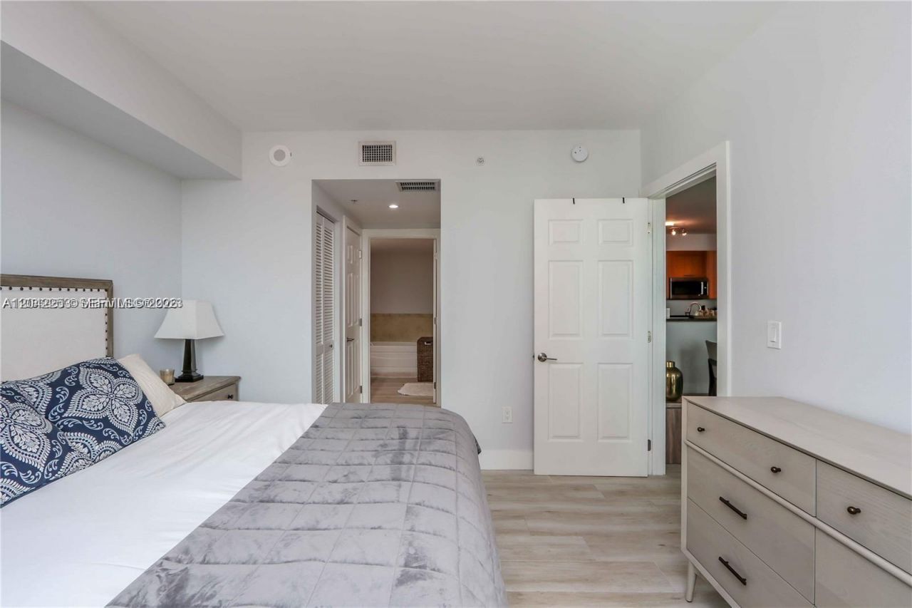 1300 Ponce De Leon Blvd , Unit 500, Coral Gables, FL 33134 Photo