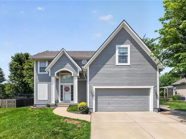 1208 N 3rd Street, Louisburg, KS 66053