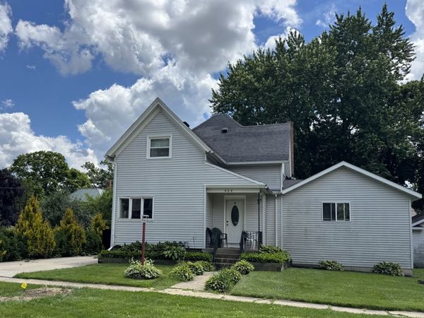 404 W Burbank Street , Harvard, IL 60033