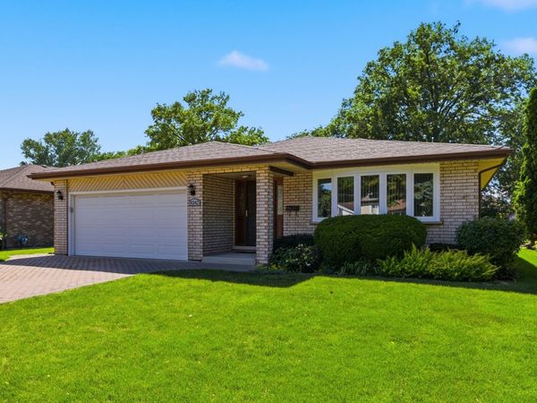 9242 N Washington Street , Niles, IL 60714