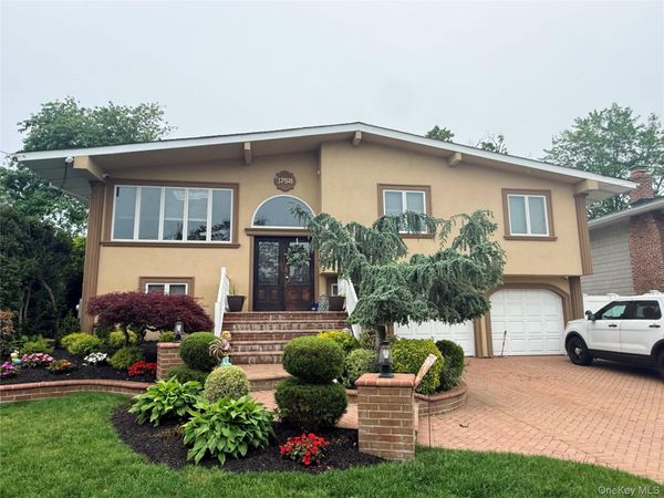 1758 John Street , Merrick, NY 11566