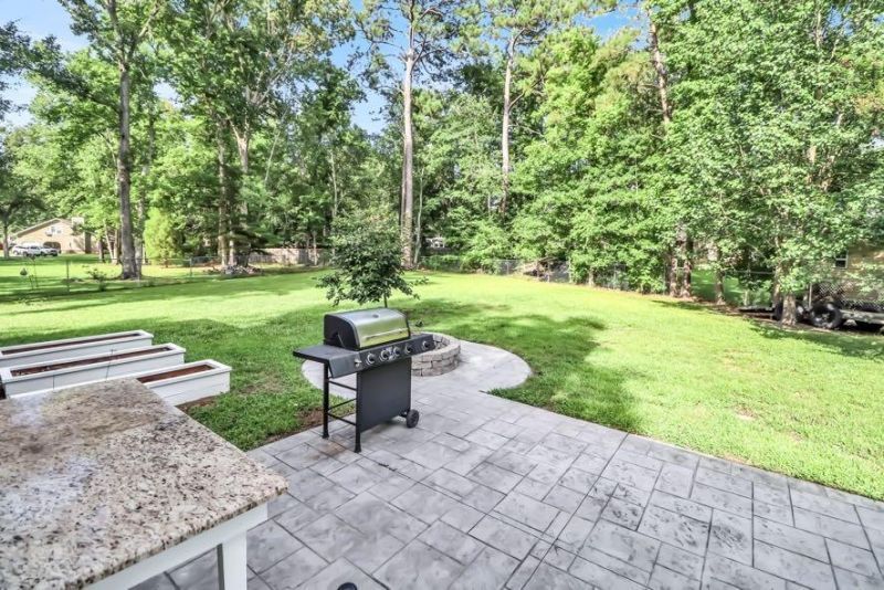 108 Evance Court Photo 32