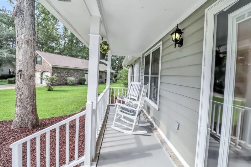 108 Evance Court Photo 4