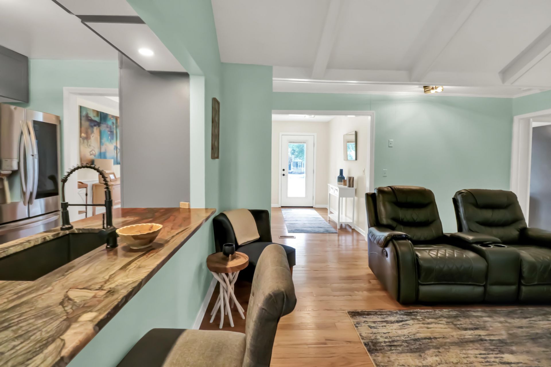 108 Evance Court Photo 8