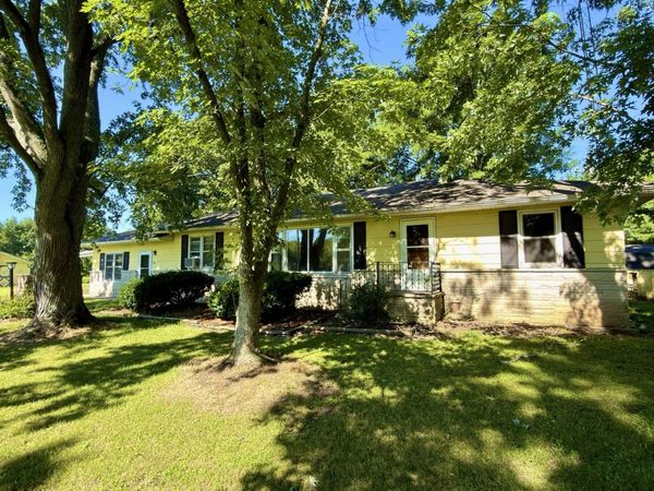 9857 Highway 45, Flora, IL 62839