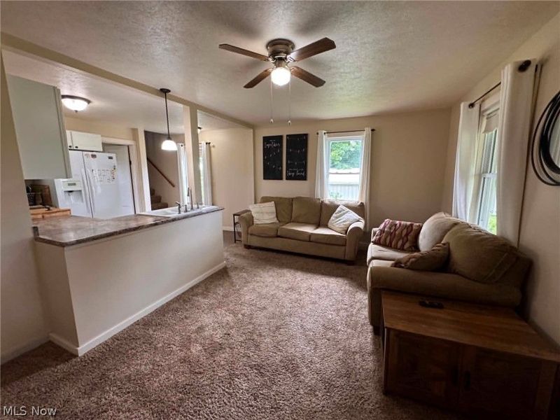 564 6th Street NW, Carrollton, OH 44615 Photo 2