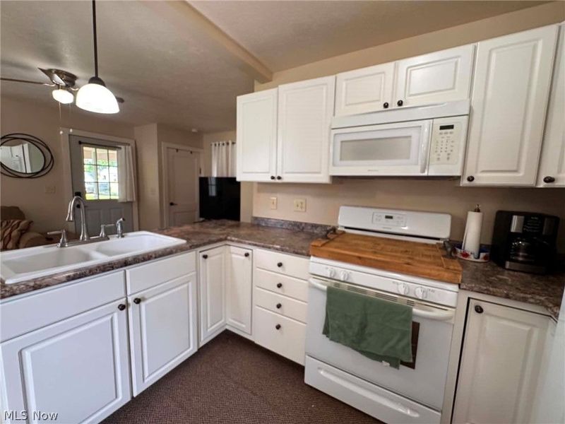 564 6th Street NW, Carrollton, OH 44615 Photo 3