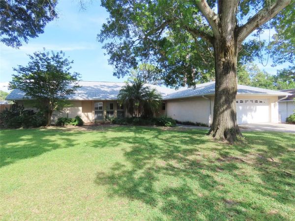 7555 PINE VALLEY LANE , SEMINOLE, FL 33776