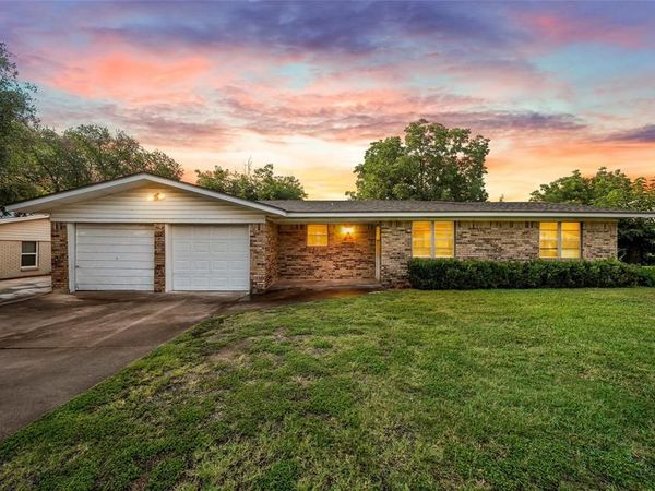 111 E Dawn Drive , Robinson, TX 76706