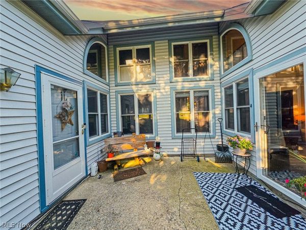 7493 Huntington Drive, Youngstown, OH 44512