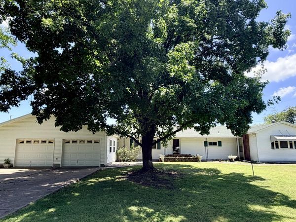 301 E Church Avenue, Fairland, OK 74343