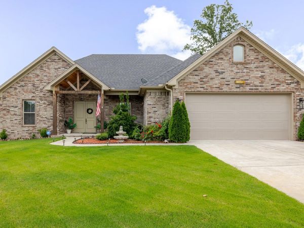 828 Miller glen Drive , Sherwood, AR 72120