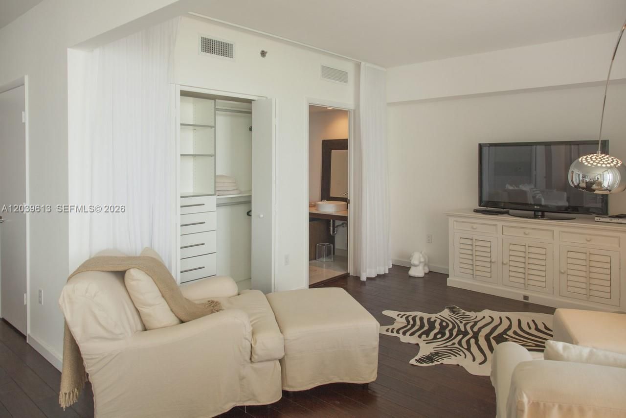 465 Brickell Ave , Unit 4703, Miami, FL 33131 Photo