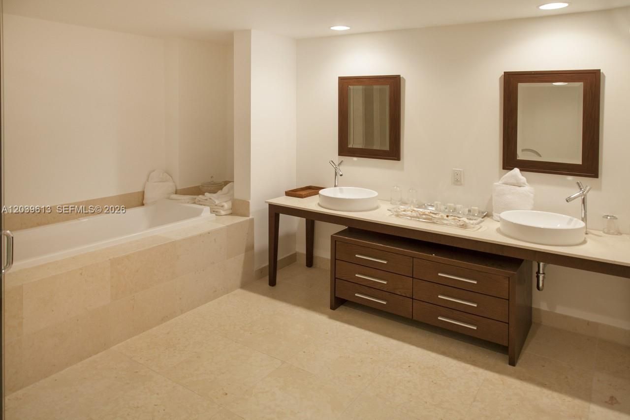 465 Brickell Ave , Unit 4703, Miami, FL 33131 Photo