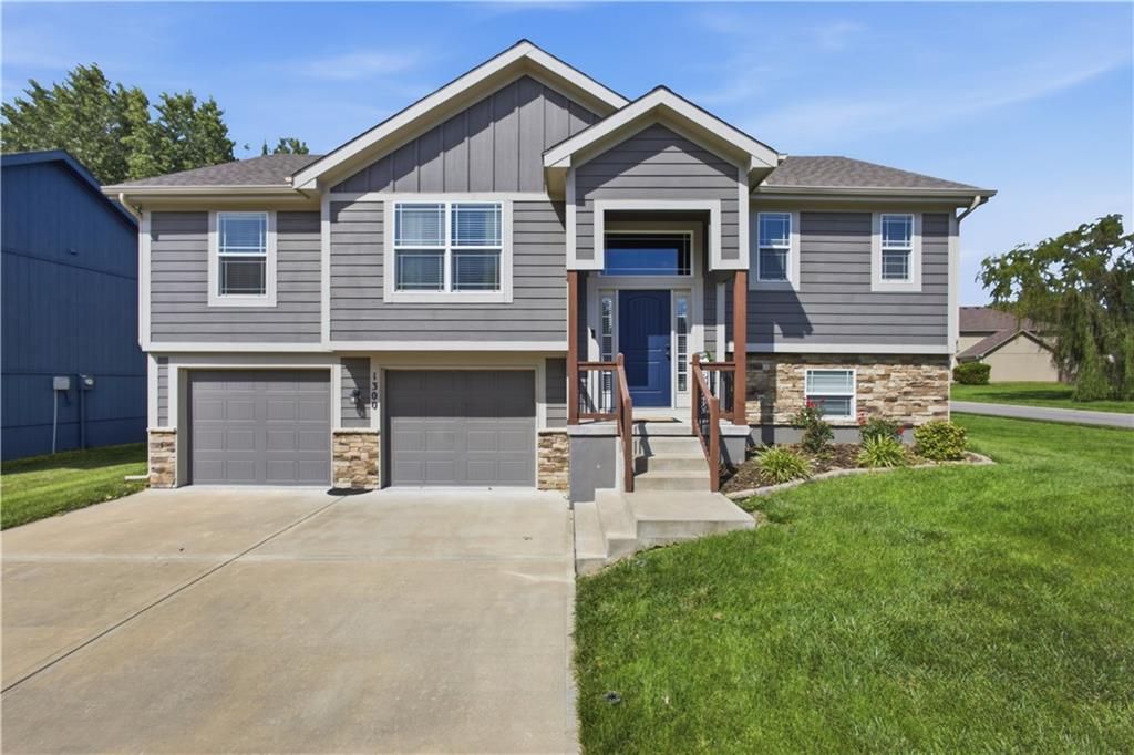 1300 Regency Drive, Kearney, MO 64060 Main Photo