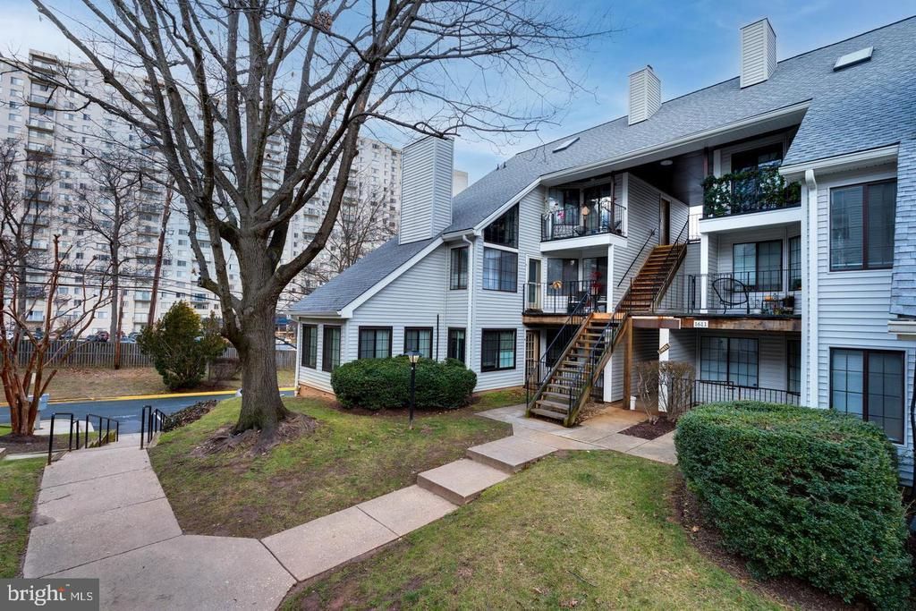 1611 CARRIAGE HOUSE TERRACE, SILVER SPRING, MD 20904