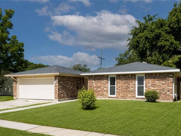 332 WESTMEADE Drive, Gretna, LA 70056