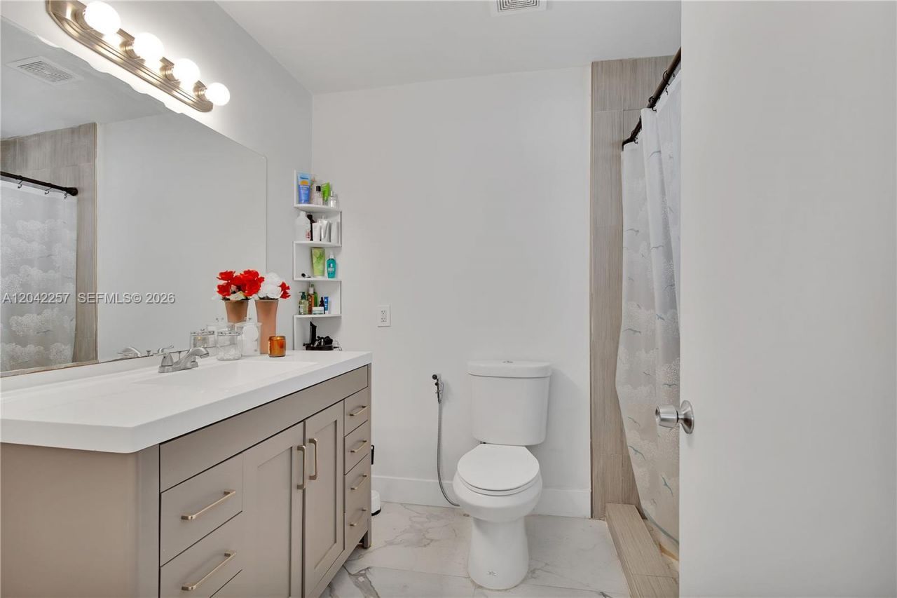 11940 SW 212th St, Miami, FL 33177 Photo