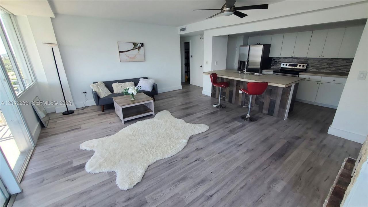 7545 E Treasure Dr, Unit 9H, North Bay Village, FL 33141 Photo