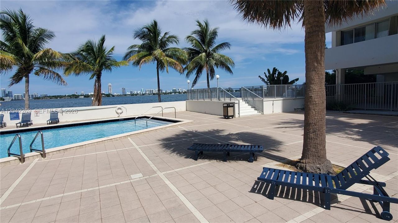7545 E Treasure Dr, Unit 9H, North Bay Village, FL 33141 Photo