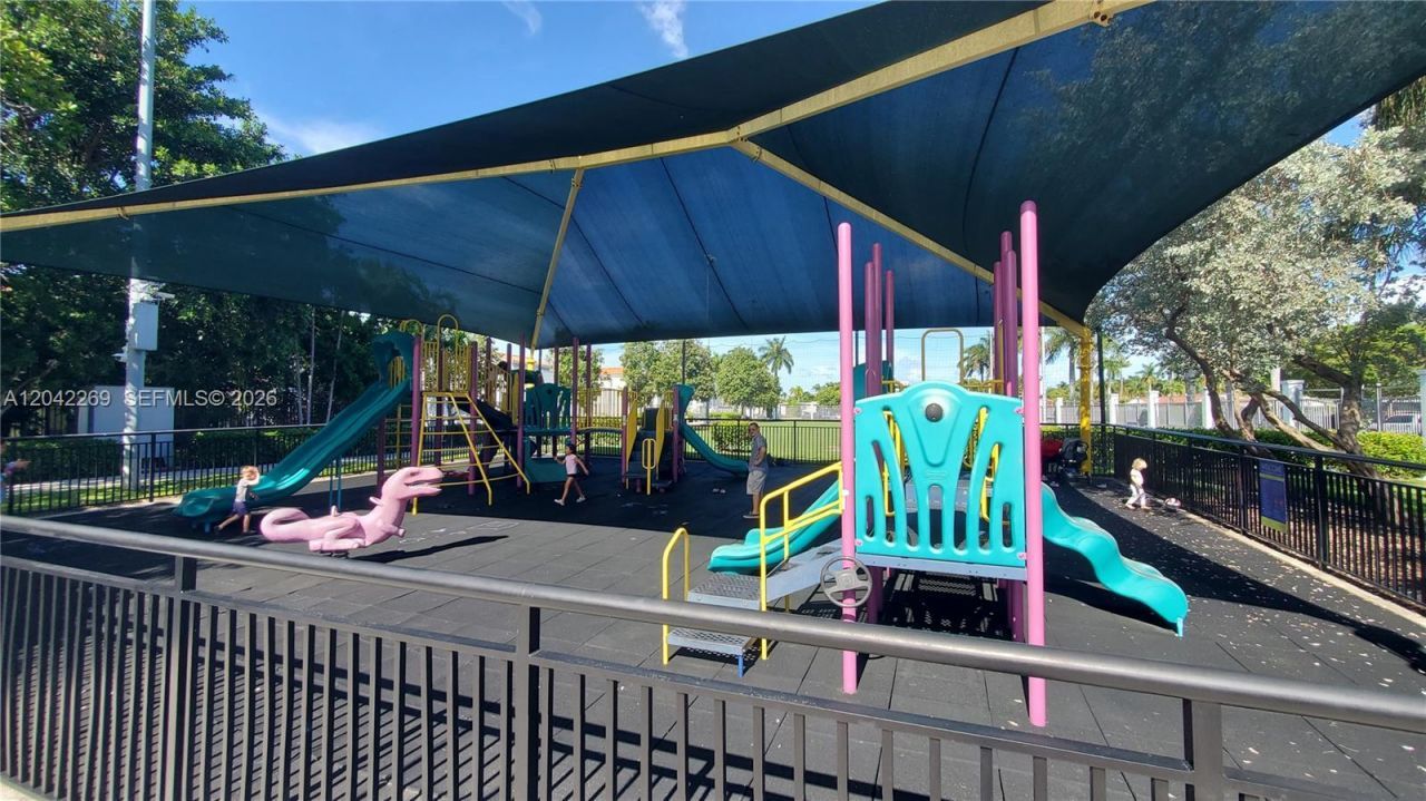 7545 E Treasure Dr, Unit 9H, North Bay Village, FL 33141 Photo