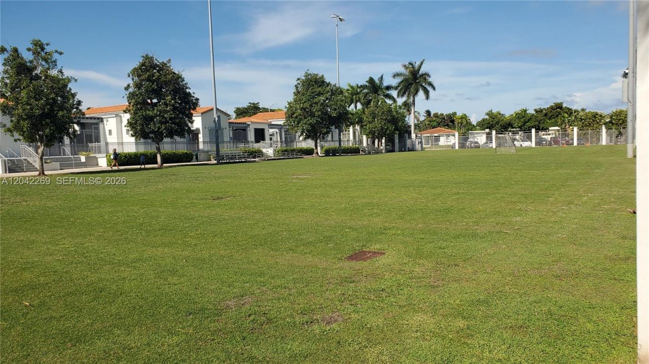 7545 E Treasure Dr, Unit 9H, North Bay Village, FL 33141 Photo