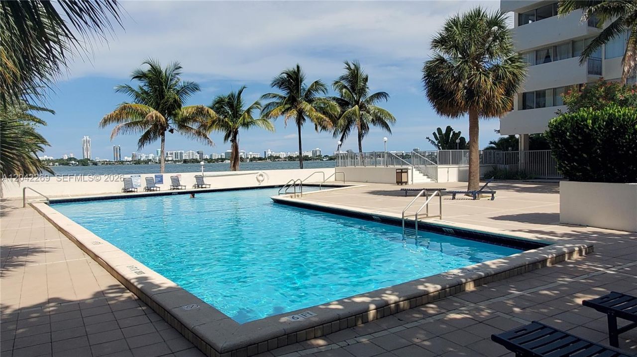 7545 E Treasure Dr, Unit 9H, North Bay Village, FL 33141 Photo