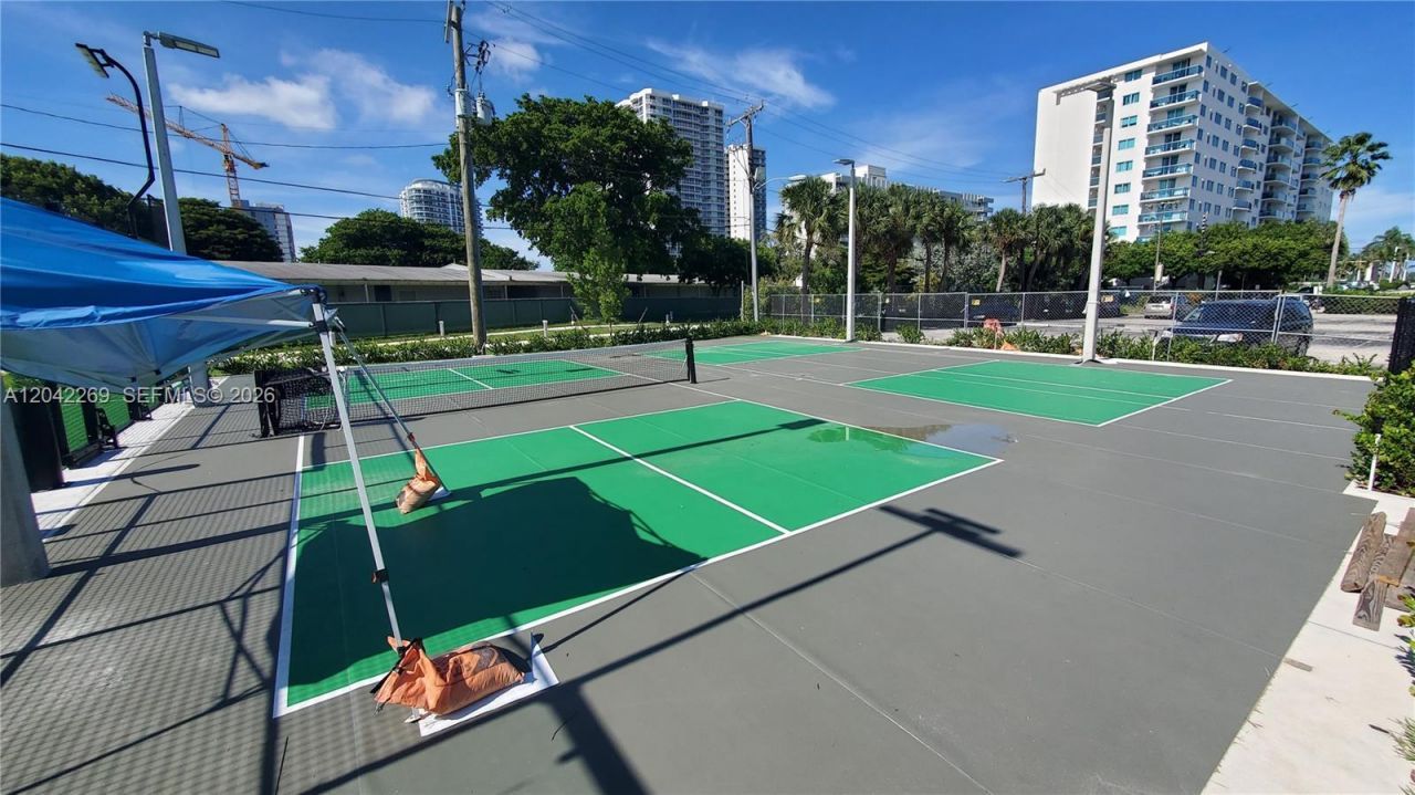 7545 E Treasure Dr, Unit 9H, North Bay Village, FL 33141 Photo