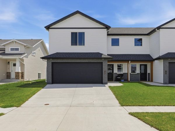 1490 68th Avenue S, Fargo, ND 58104