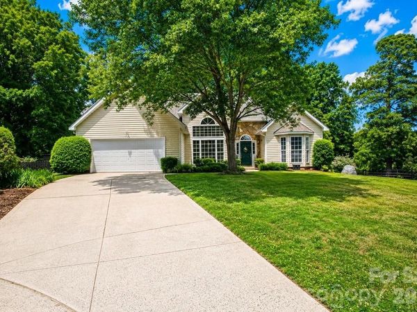 122 Nantucket Court, Mooresville, NC 28117
