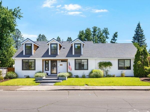 421 Silverado Circle, Medford, OR 97504